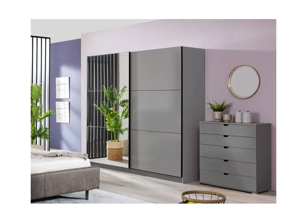 Diseño gris grande del armario del dormitorio principal