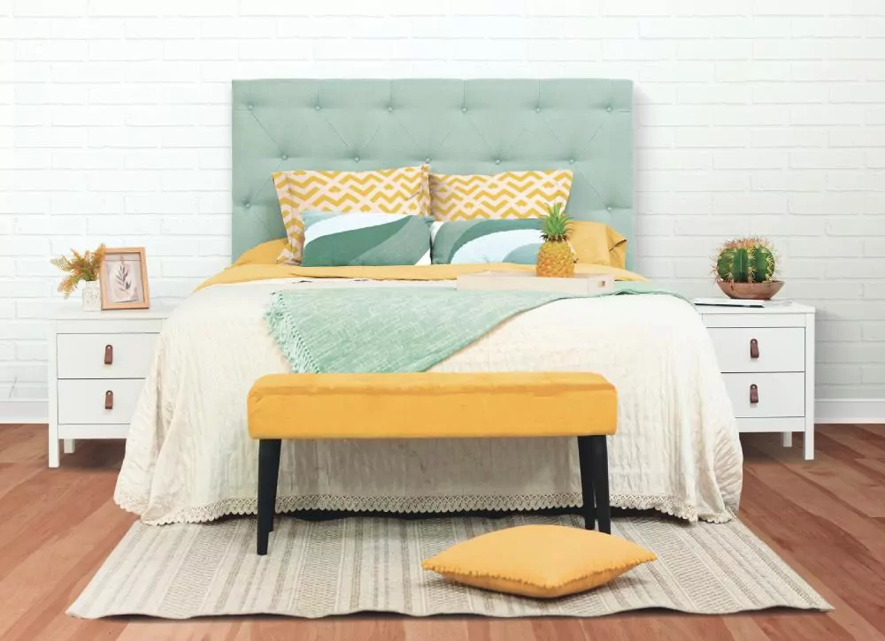 Composición dormitorio cama, mesitas y sinfonier color naturale-rayado  Merkamueble