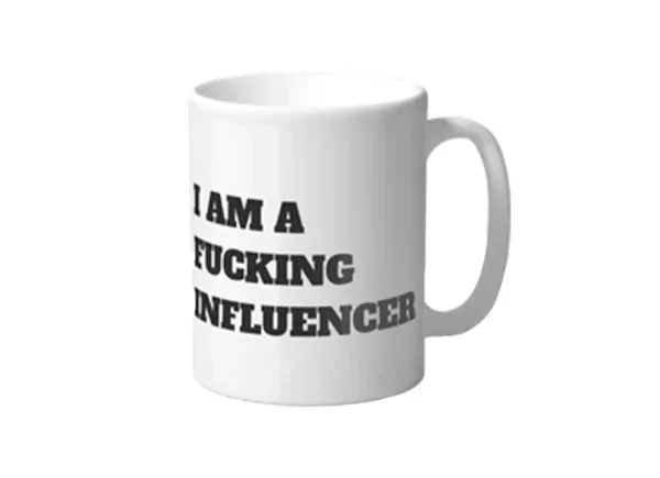 Taza divertida blanca con letras negras INFLUENCER