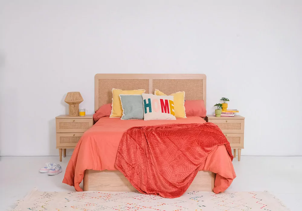 Mesinha de 2 gavetas em faia e rattan CALABRIA